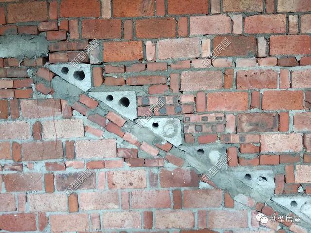 湖南農村小伙為了省錢竟然把房子蓋成這樣？新房變危房，看著都揪心