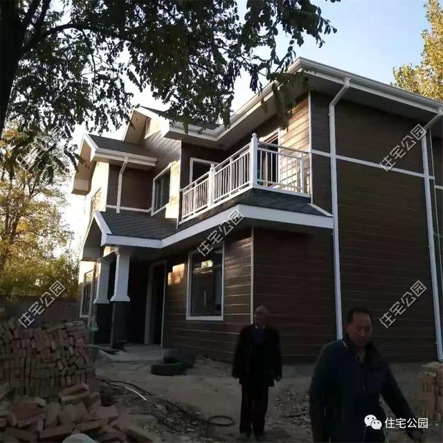 農村輕鋼住宅造價多少？這棟240平的房子只花了33萬，房主任先生很滿意