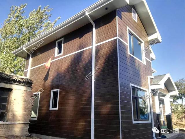 農村輕鋼住宅造價多少？這棟240平的房子只花了33萬，房主任先生很滿意