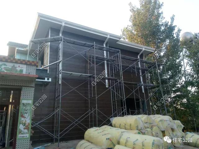 農村輕鋼住宅造價多少？這棟240平的房子只花了33萬，房主任先生很滿意