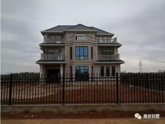 曬3棟農村自建房實拍照片，第一棟是我表哥花40萬建成的