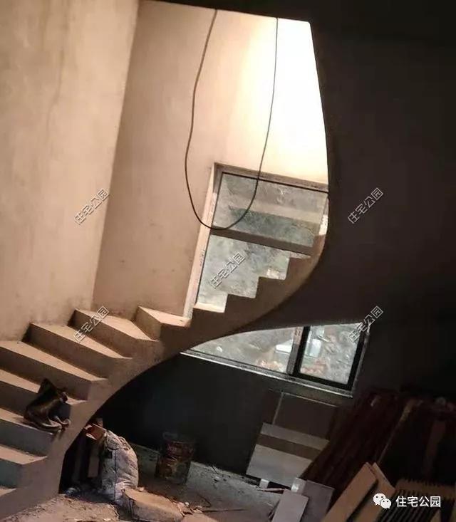 這么漂亮的旋轉樓梯，為什么村里的施工隊卻很少做？
