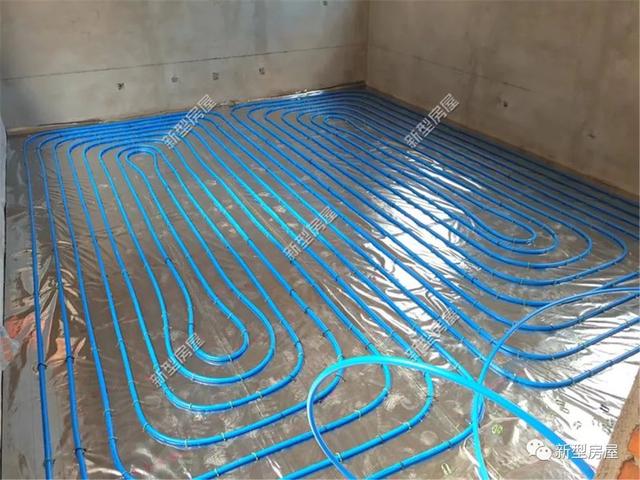 農(nóng)村小伙花2萬(wàn)給別墅裝地暖，用30年都沒(méi)問(wèn)題，省錢(qián)又舒適