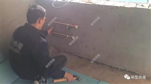 農(nóng)村小伙花2萬(wàn)給別墅裝地暖，用30年都沒(méi)問(wèn)題，省錢(qián)又舒適