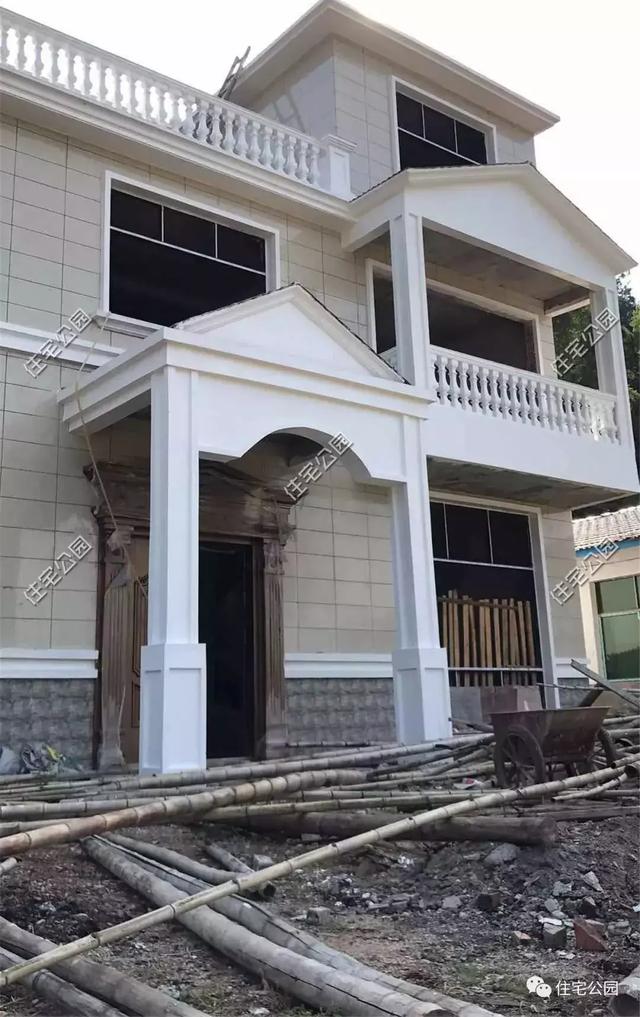 他回湖南老家給父母蓋養老房，70歲老母全程監工，只花28萬就蓋成3層洋樓