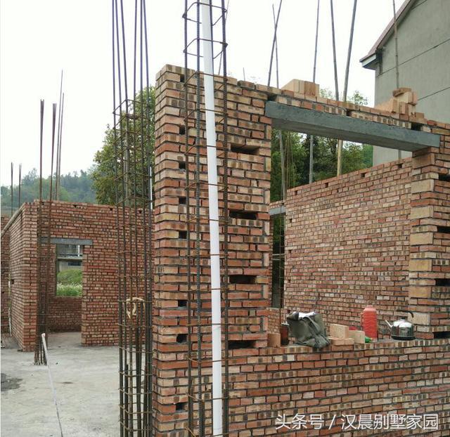 有錢就是好，泰州汪總蓋的帶地下車庫(kù)現(xiàn)代別墅，鄰居看了都坐不住！