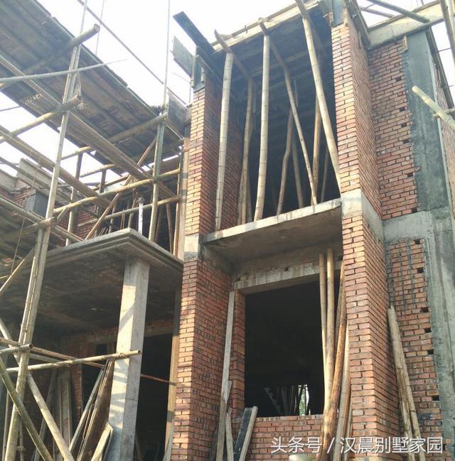 有錢就是好，泰州汪總蓋的帶地下車庫(kù)現(xiàn)代別墅，鄰居看了都坐不住！