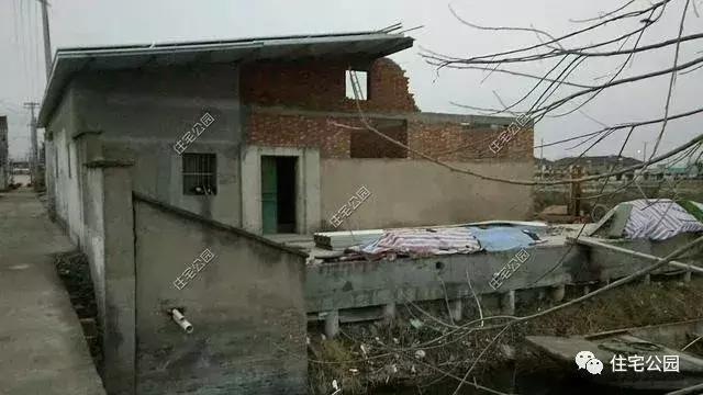 江蘇農(nóng)村花了50萬(wàn)建成的平房別墅，這樣光伏發(fā)電的屋面見(jiàn)過(guò)么