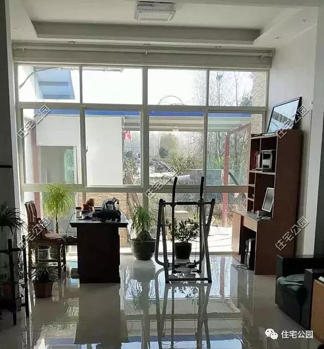 江蘇農(nóng)村花了50萬(wàn)建成的平房別墅，這樣光伏發(fā)電的屋面見(jiàn)過(guò)么