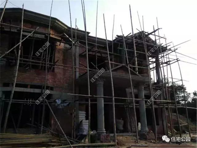 拆掉農村40年老宅，花65萬建成這棟農村別墅，父母都夸好