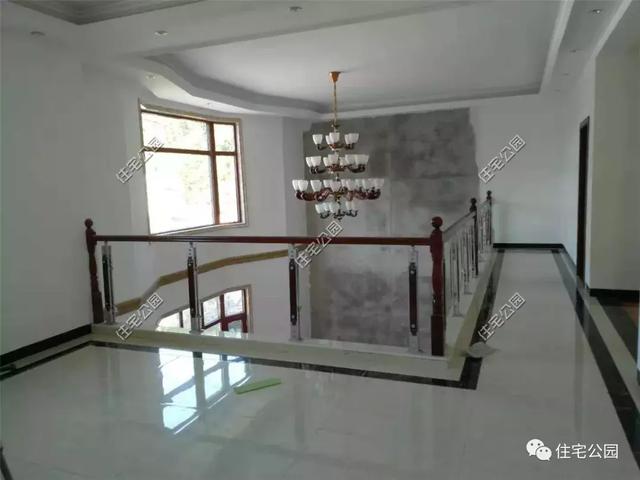 拆掉農村40年老宅，花65萬建成這棟農村別墅，父母都夸好