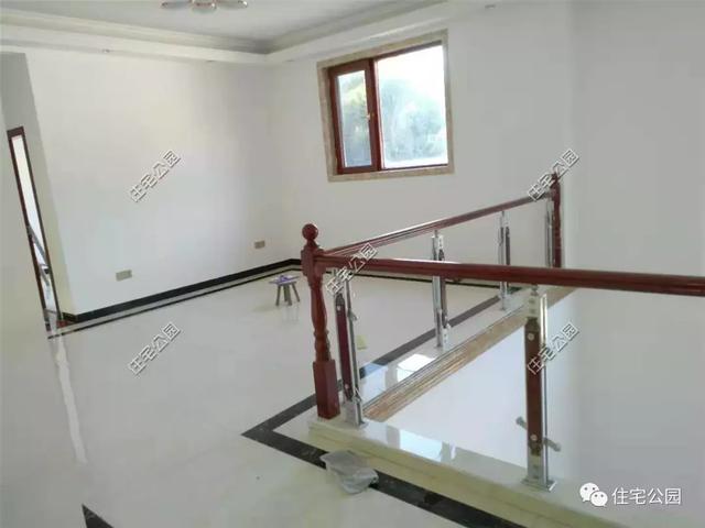 拆掉農村40年老宅，花65萬建成這棟農村別墅，父母都夸好