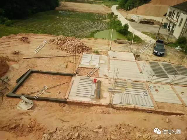 拆掉農村40年老宅，花65萬建成這棟農村別墅，父母都夸好