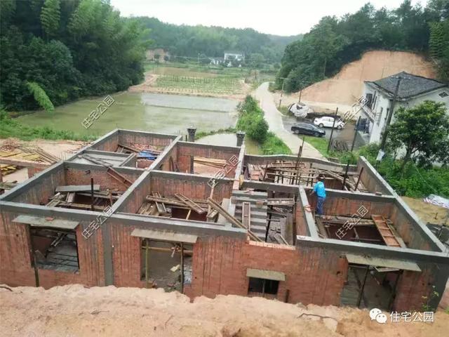 拆掉農村40年老宅，花65萬建成這棟農村別墅，父母都夸好