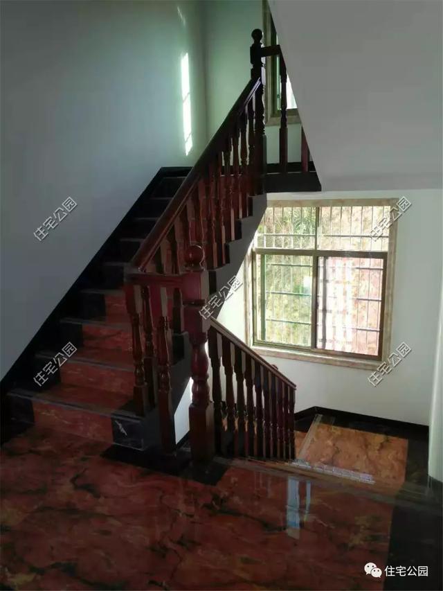 拆掉農村40年老宅，花65萬建成這棟農村別墅，父母都夸好