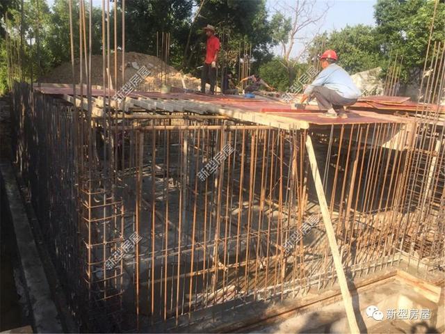 農村自建房打地基，山東毛石基礎25萬，江蘇箱形基礎72萬，哪個更結實？