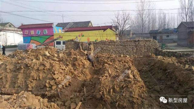 農村自建房打地基，山東毛石基礎25萬，江蘇箱形基礎72萬，哪個更結實？