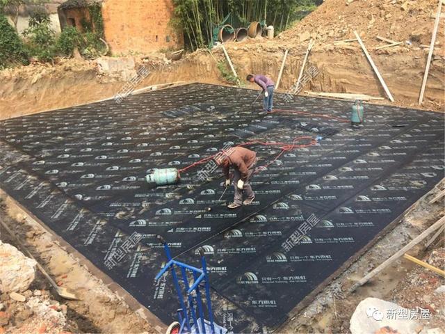 農村自建房打地基，山東毛石基礎25萬，江蘇箱形基礎72萬，哪個更結實？