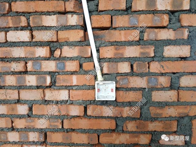 農(nóng)村自建房不懂點(diǎn)會(huì)出事，千萬(wàn)別把PVC雨水管放在構(gòu)造柱里！