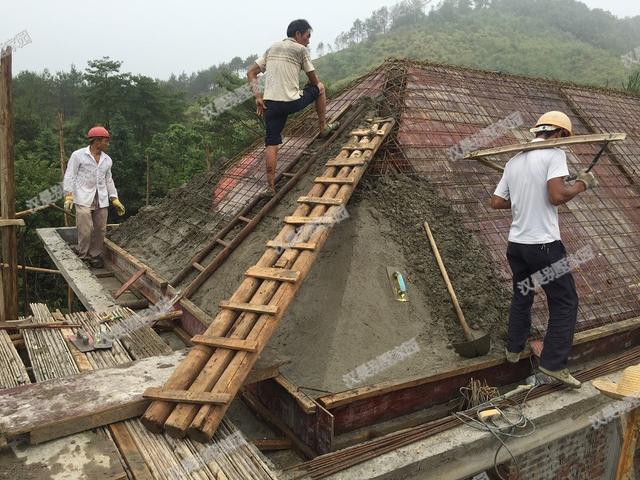 這套二層別墅，光基礎(chǔ)就花了3萬，顏值不夠，施工來湊！