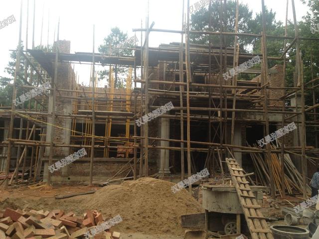 這套二層別墅，光基礎(chǔ)就花了3萬，顏值不夠，施工來湊！