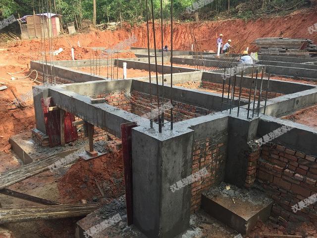 這套二層別墅，光基礎(chǔ)就花了3萬，顏值不夠，施工來湊！