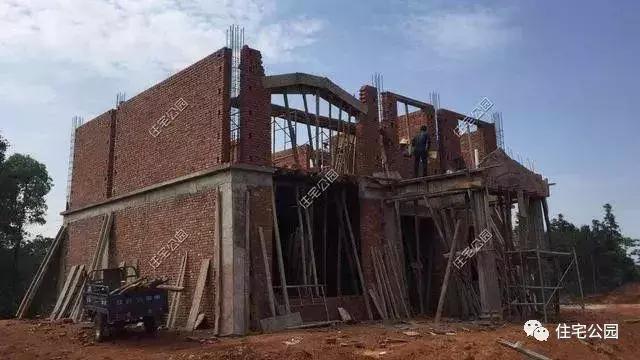 40萬建成農(nóng)村養(yǎng)老別墅，全村唯一的挑空客廳，真是美滋滋的！