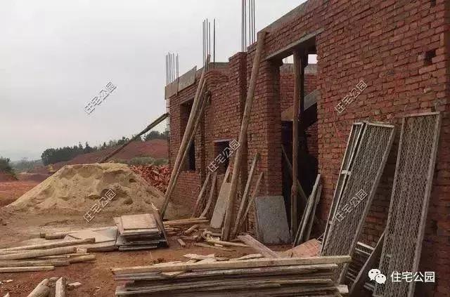 40萬建成農(nóng)村養(yǎng)老別墅，全村唯一的挑空客廳，真是美滋滋的！