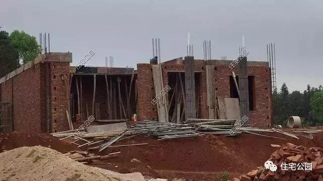 40萬建成農(nóng)村養(yǎng)老別墅，全村唯一的挑空客廳，真是美滋滋的！