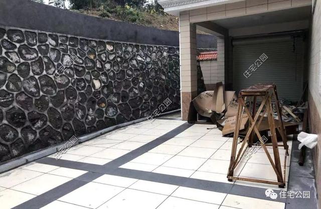 為了回老家工作的女兒，江西父母建三層別墅，小院裝修全做好120萬