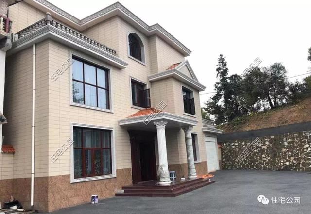 為了回老家工作的女兒，江西父母建三層別墅，小院裝修全做好120萬