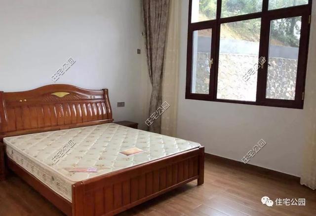 為了回老家工作的女兒，江西父母建三層別墅，小院裝修全做好120萬