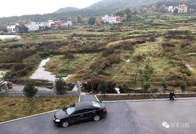 為了回老家工作的女兒，江西父母建三層別墅，小院裝修全做好120萬