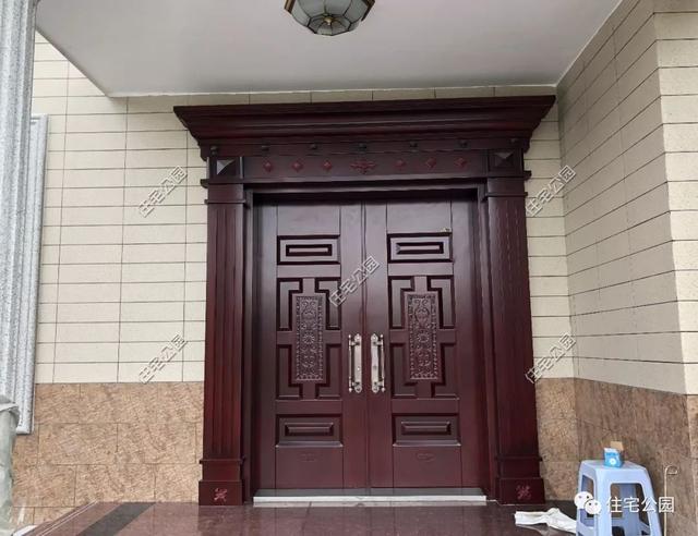 為了回老家工作的女兒，江西父母建三層別墅，小院裝修全做好120萬