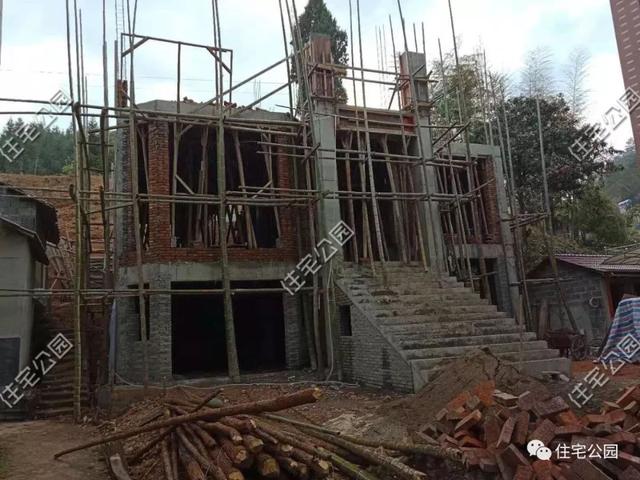 浙江農(nóng)村小伙自行設(shè)計，三層別墅花80萬建成，大家覺得如何？