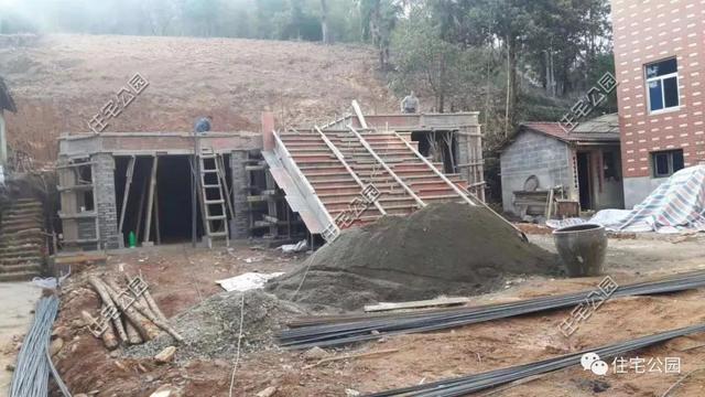 浙江農(nóng)村小伙自行設(shè)計，三層別墅花80萬建成，大家覺得如何？