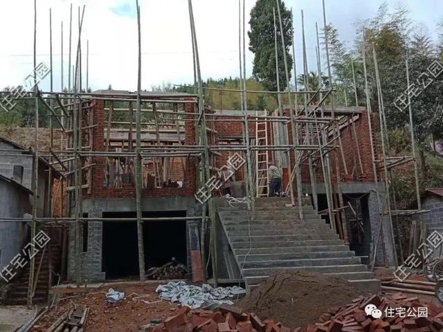 浙江農(nóng)村小伙自行設(shè)計，三層別墅花80萬建成，大家覺得如何？