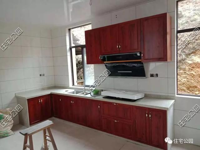 浙江農(nóng)村小伙自行設(shè)計，三層別墅花80萬建成，大家覺得如何？