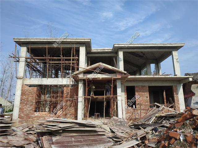 混凝土打成這樣怎么蓋別墅？別猶豫，馬上換掉施工隊(duì)