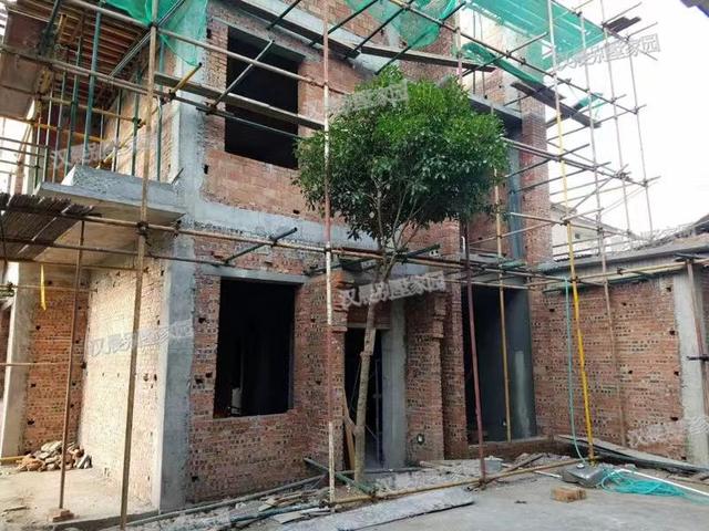 兩面鄰居開間只有8.8米，怎么建房？看看這套花50萬建成的中式別墅！