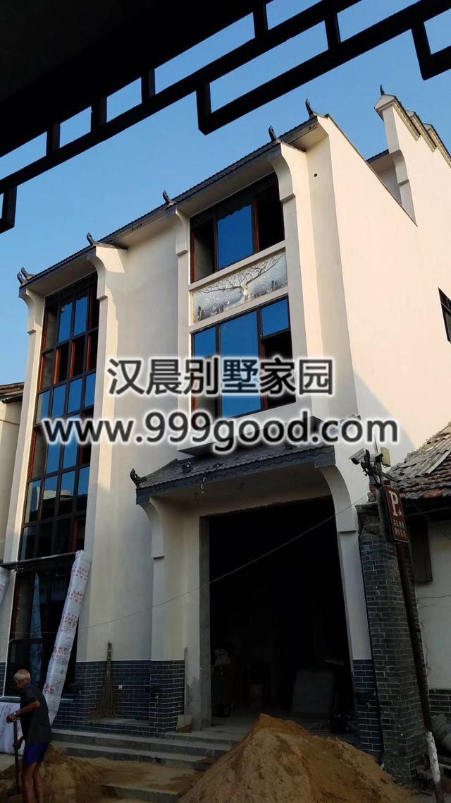 兩面鄰居開間只有8.8米，怎么建房？看看這套花50萬建成的中式別墅！