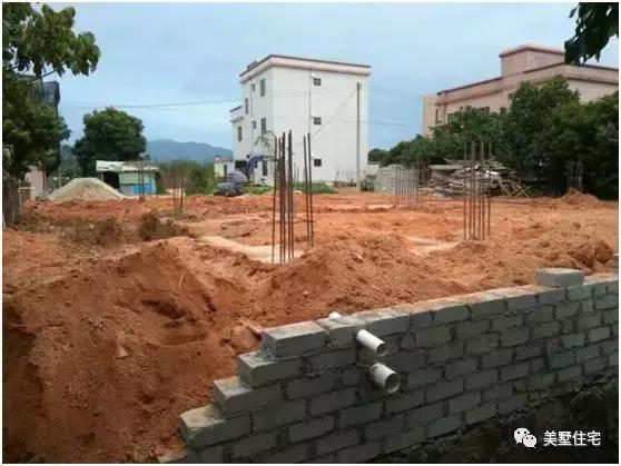 廣東農村小伙修建二層半別墅，主體帶小院子30萬，苦累都值得