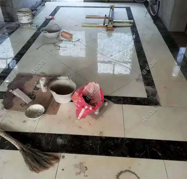 陜西農村自建2層別墅，造價30萬，坡屋頂建成這樣，真不怕漏雨嗎