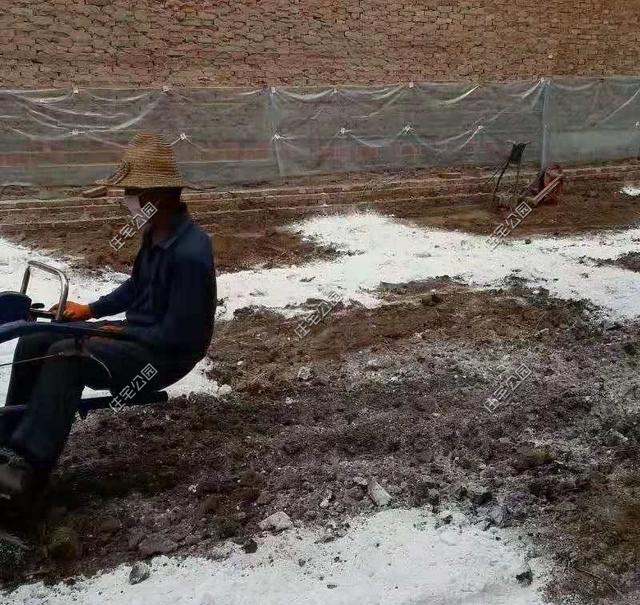 陜西農村自建2層別墅，造價30萬，坡屋頂建成這樣，真不怕漏雨嗎