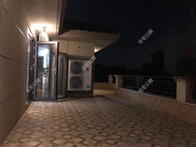 紅磚缺貨，石子每車1200，花了150萬終于建起這棟農村三層別墅