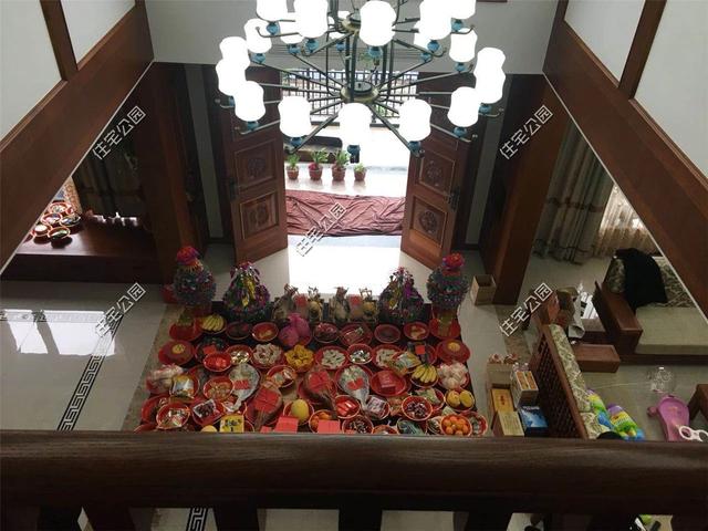 紅磚缺貨，石子每車1200，花了150萬終于建起這棟農村三層別墅