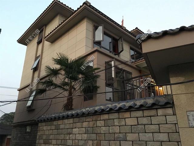 紅磚缺貨，石子每車1200，花了150萬終于建起這棟農村三層別墅