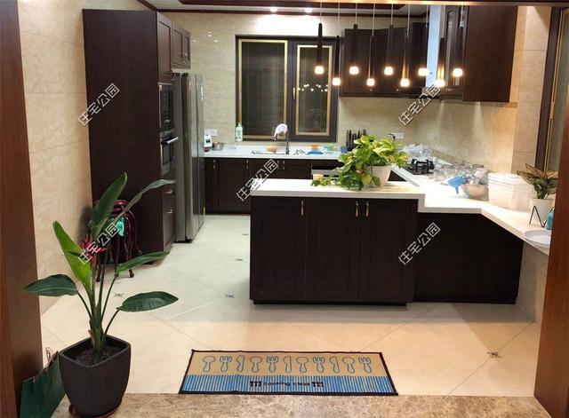 紅磚缺貨，石子每車1200，花了150萬終于建起這棟農村三層別墅