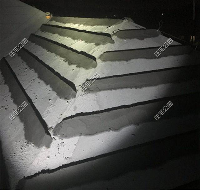 紅磚缺貨，石子每車1200，花了150萬終于建起這棟農村三層別墅