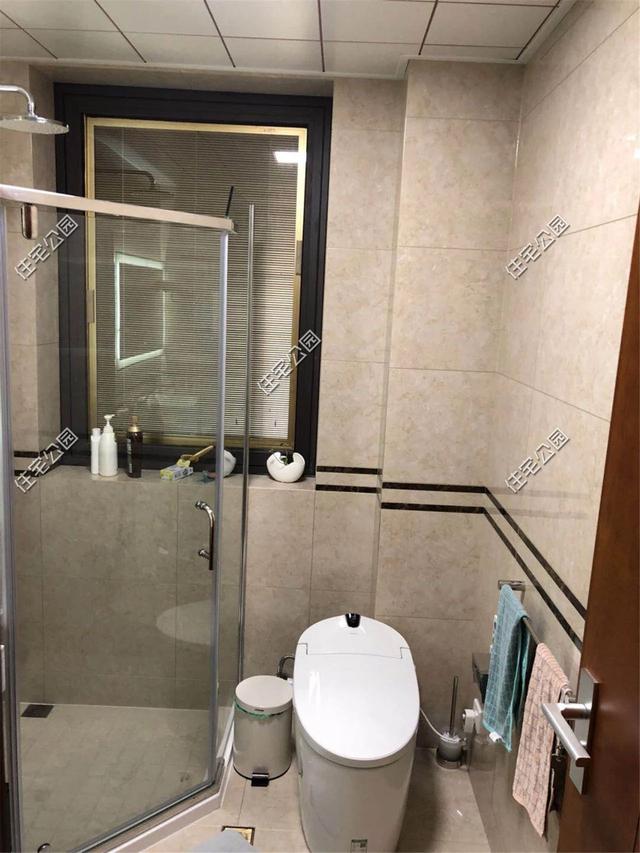 紅磚缺貨，石子每車1200，花了150萬終于建起這棟農村三層別墅